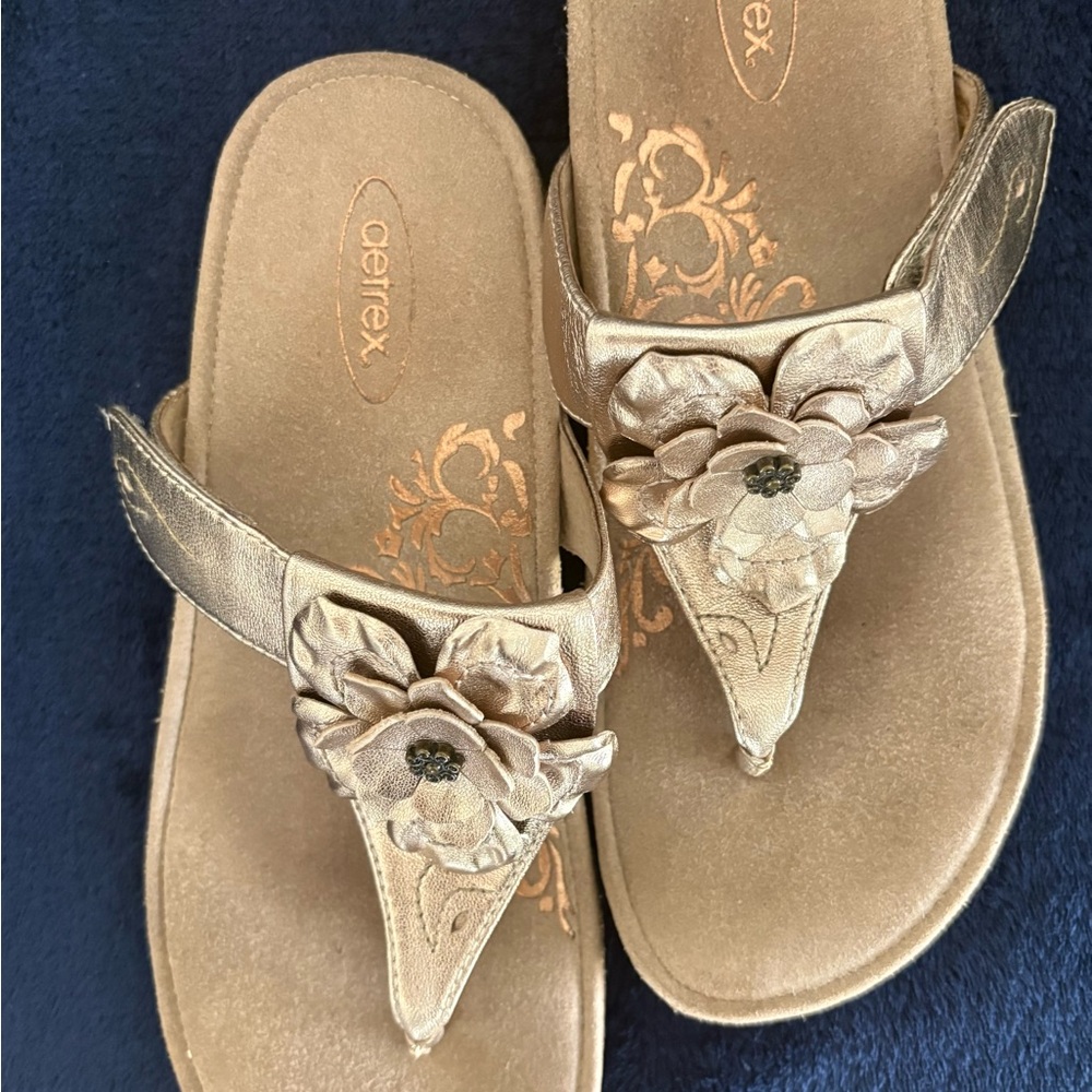 Aetrex Women’s Emily Rose Flower Thong Sandals